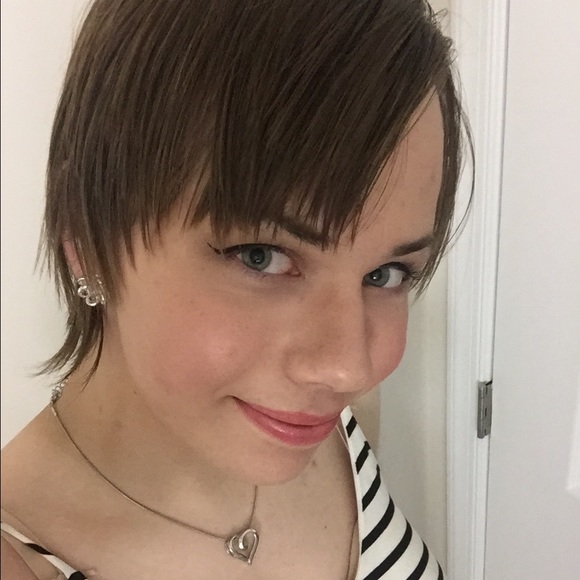 Profile Picture of Amber Moehrle (@amberemotions) on Poshmark