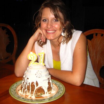 Profile Picture of Amy Dann (@AmyBeeDann) on Twitter