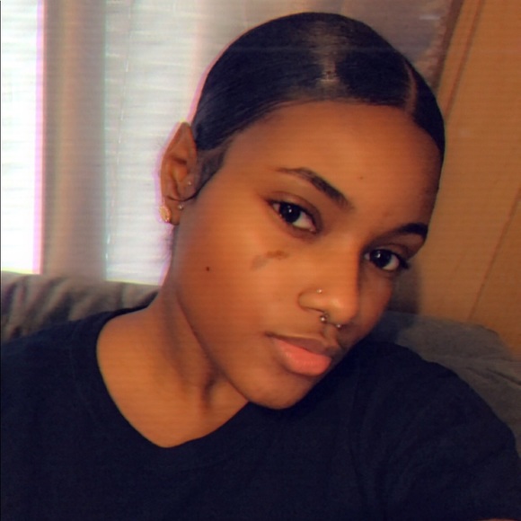 Jomaliza Carela - Poshmark Profile Picture of Jomaliza Carela (@jcarela25) on Poshmark