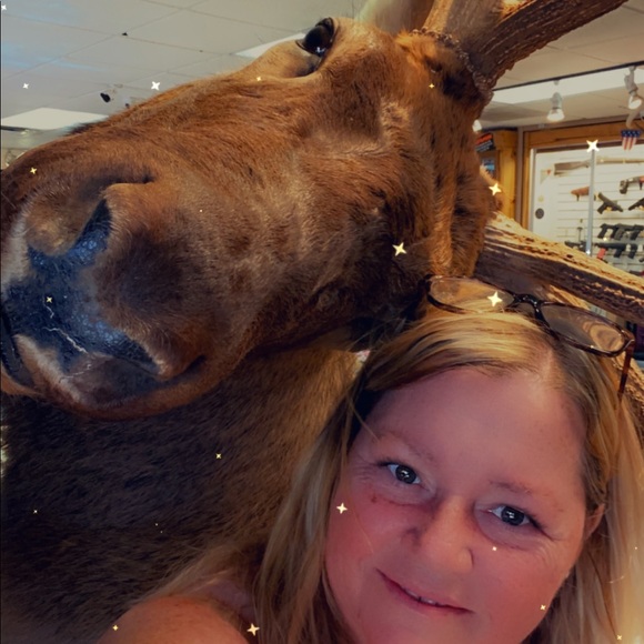 Profile Picture of Robin Triplett (@robintriplett) on Poshmark