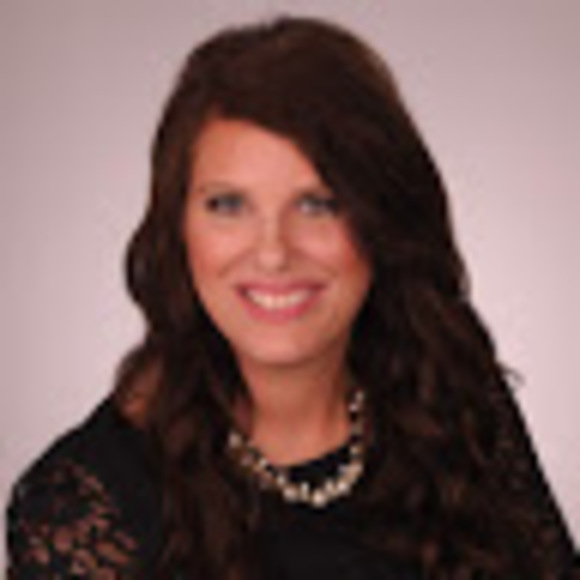 Profile Picture of Sara Tredinnick (@saraexprealty) on Poshmark