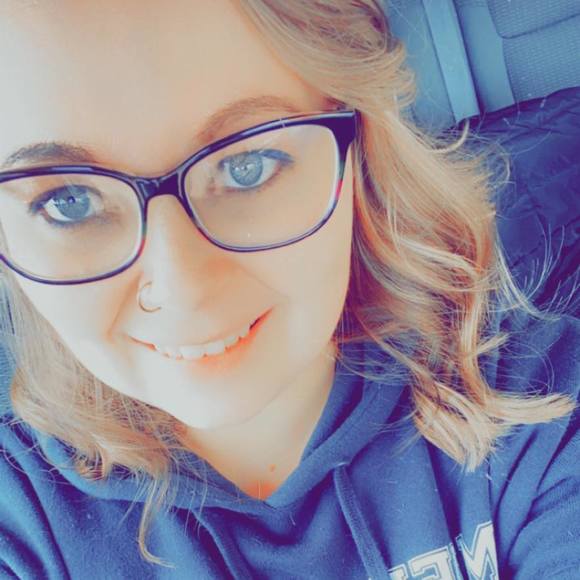 Profile Picture of Alexandrea Condon (@alexandreablu) on Poshmark