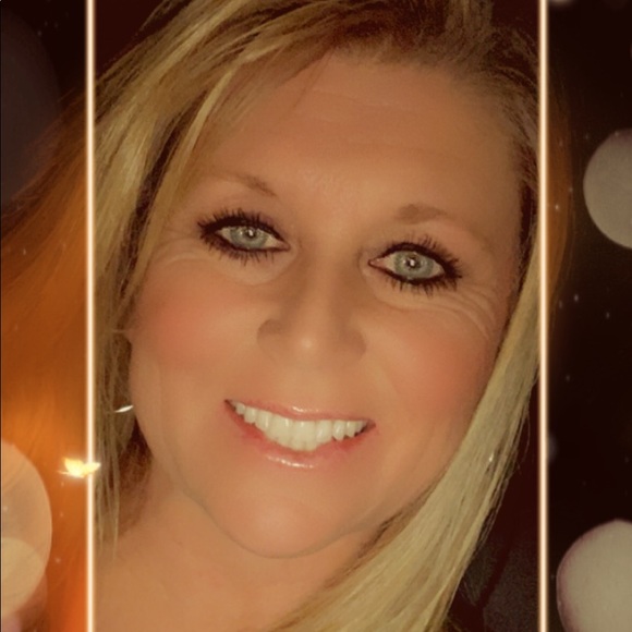 Profile Picture of Kathy Lucas (@clucask1122) on Poshmark