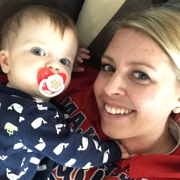 Profile Picture of Mandi Disanto (@mandipants21) on Poshmark