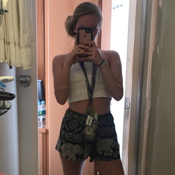 Profile Picture of Paige Hoiseth (@paigehoiseth) on Poshmark