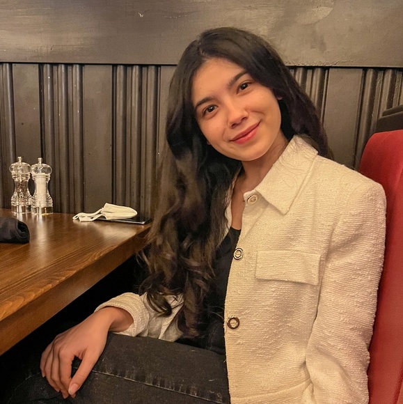 Profile Picture of Samira Karimova (@samirakarimova) on Poshmark