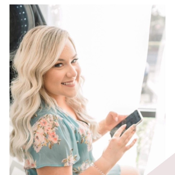 Profile Picture of Savannah Stephens (@savannahlyns) on Poshmark