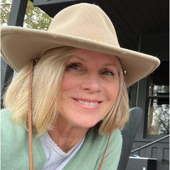 Profile Picture of Doreen Eyman (@agolfergirl) on Poshmark