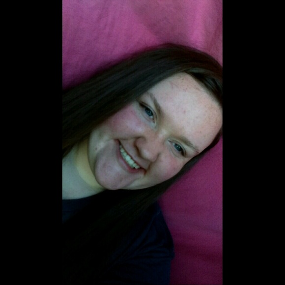 Profile Picture of Hannah Minnix (@hminnixx2001) on Poshmark