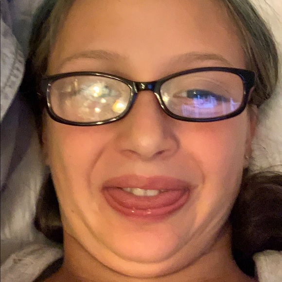 Profile Picture of Sadie Anifantis (@sadie_anifantis) on Poshmark