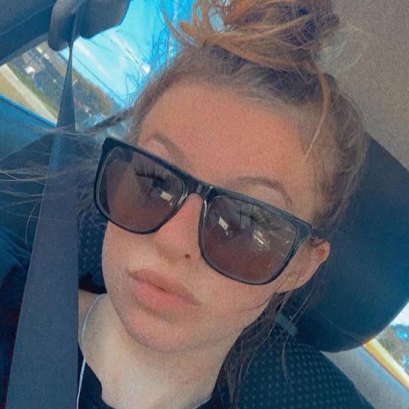 Profile Picture of Zoe Bradley (@zoemartin304) on Poshmark