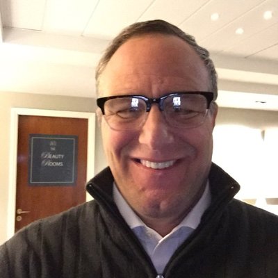 Profile Picture of R. Eric Jones (@rebones_) on Twitter