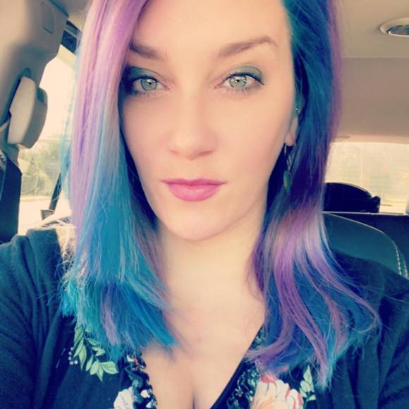 Profile Picture of Amanda Burkart (@aburkart) on Poshmark