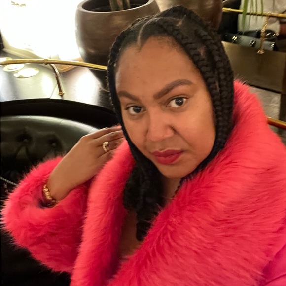 Profile Picture of Shawna Shipley-gates (@rarenoire) on Poshmark