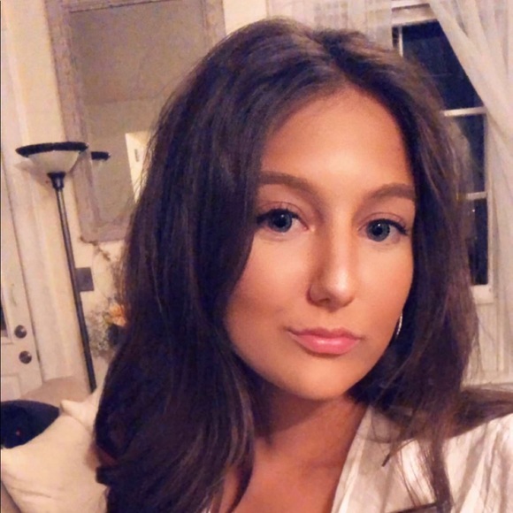 Profile Picture of Brianna Cazorla (@briannacazorla) on Poshmark