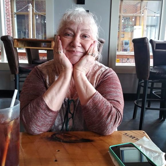 Profile Picture of Suzanne Furlough (@suzifur) on Poshmark