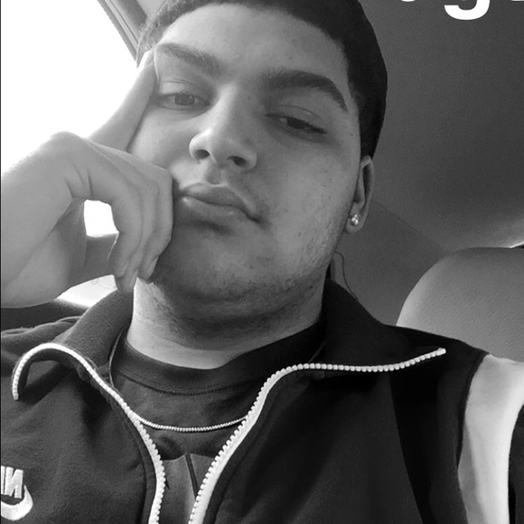 Profile Picture of Hiran Barreiro (@hiranbarreiro) on Poshmark