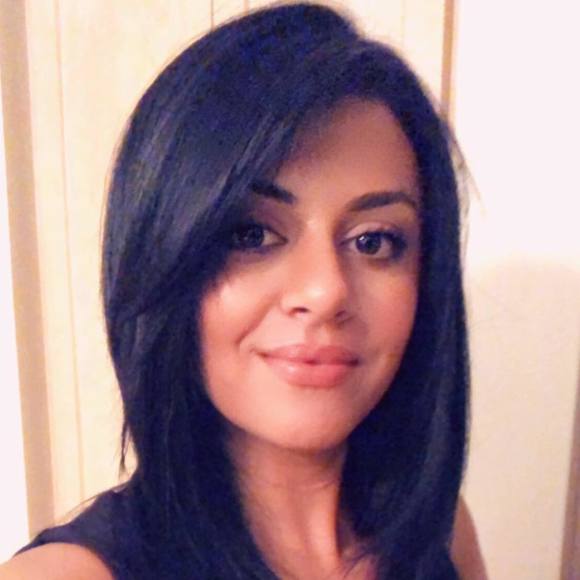 Profile Picture of Miad Mou (@miadmou) on Poshmark