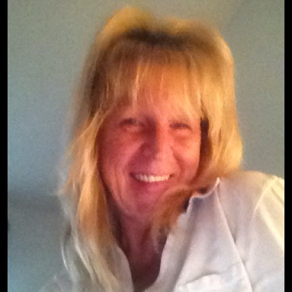 Profile Picture of Suzy Anderson lopes (@suzyqscloset) on Poshmark