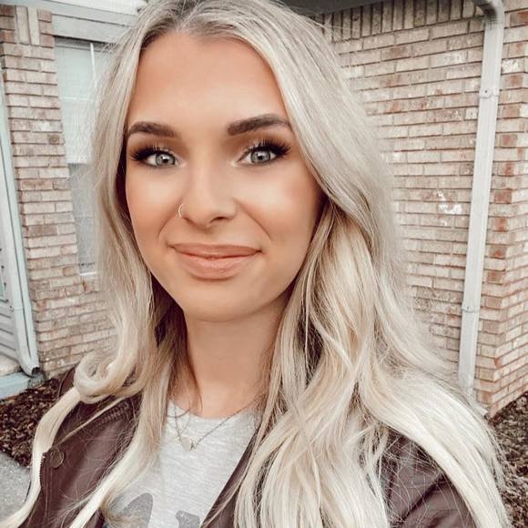 Profile Picture of Alexa Carroll (@alexacarroll394) on Poshmark