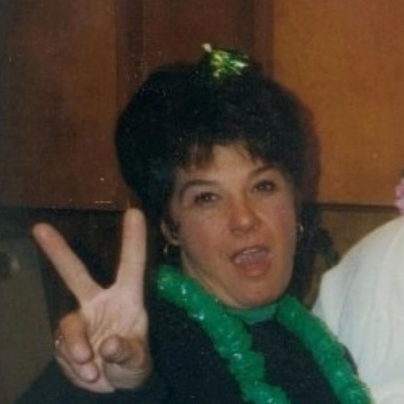 Profile Picture of Ginny Klosterman (@g_klosterman) on Poshmark