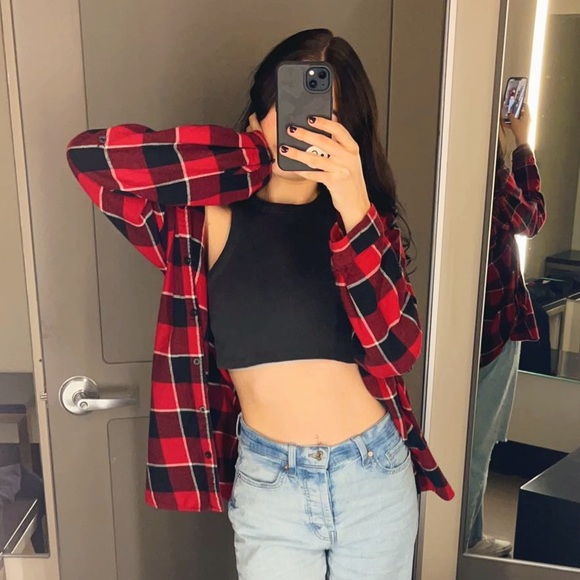 Profile Picture of Lilly Bolter (@lillybolter) on Poshmark