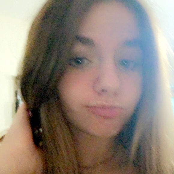 Profile Picture of Madison Matysek (@madisonmatysem) on Poshmark