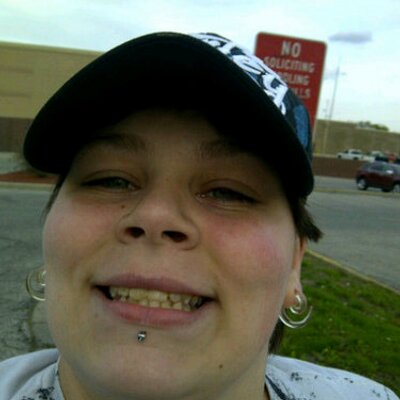 Profile Picture of Laura Vaughn (@ldv1990) on Twitter