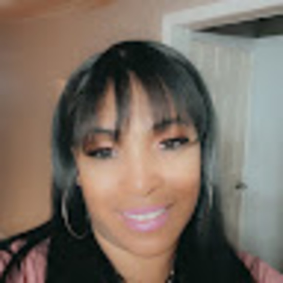 Profile Picture of Betty Abrego (@bettyabrego81) on Poshmark