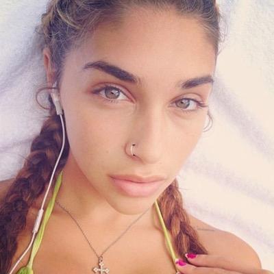 Profile Picture of Chantel Jeffries (@PrvChantel) on Twitter