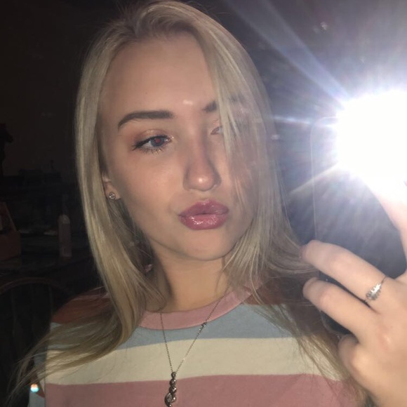 Profile Picture of Lauren Ranney (@laurenranney) on Poshmark