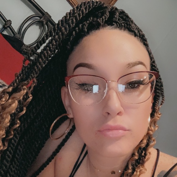 Profile Picture of Alexandria Curry (@curryalex7k) on Poshmark