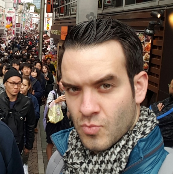 Profile Picture of Derek Barrett (@dwbarrett) on Poshmark