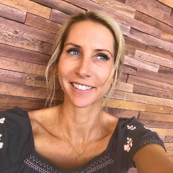 Profile Picture of Pauline Ebert (@paulineebert) on Poshmark