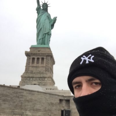 Profile Picture of . (@RobinWithAnEye) on Twitter