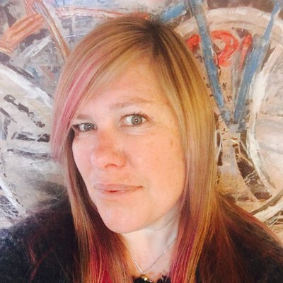 Profile Picture of Julie Haws (@jewelshaws) on Twitter