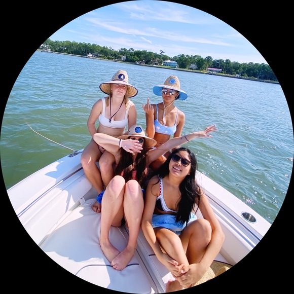 Profile Picture of Ashley Van (@ashley40802) on Poshmark
