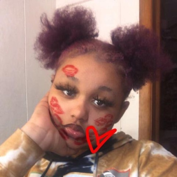 Alexa Wade - Poshmark Profile Picture of Alexa Wade (@wadelexxi99) on Poshmark