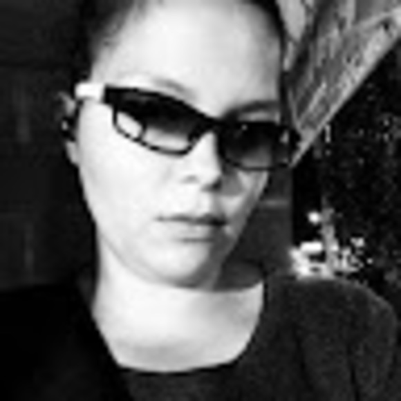 Profile Picture of Paulina Pires (@paulinapires) on Poshmark