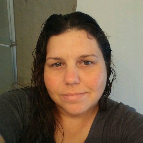 Profile Picture of Crystal Tolbert (@crystalt112078) on Poshmark
