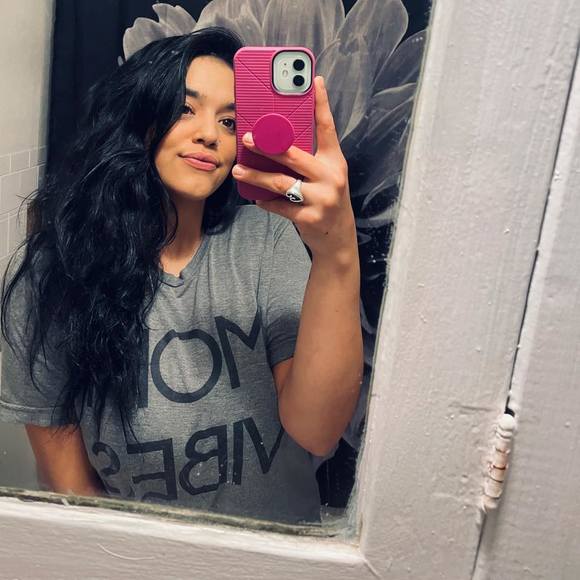 Profile Picture of Briana Younger (@blyounger) on Poshmark