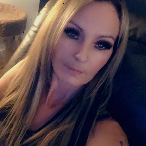 Profile Picture of Christy Wiebe (@vwiebe76) on Poshmark