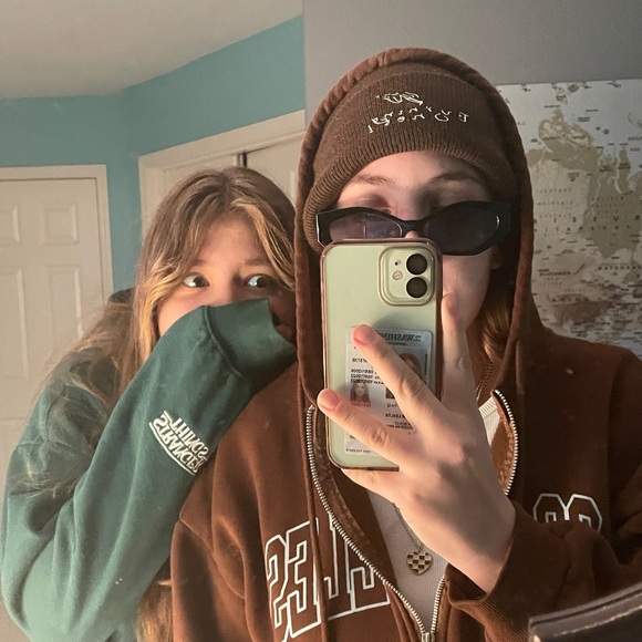 Profile Picture of Raylene Shedd (@rayleneshedd) on Poshmark