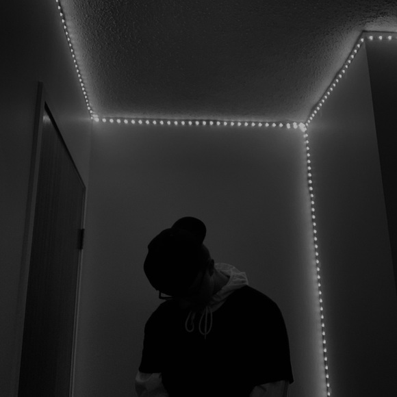 Profile Picture of Austin Grimm (@austiingrimm) on Poshmark