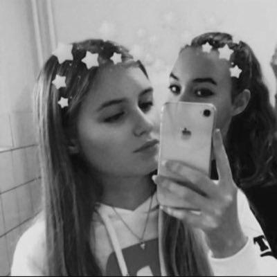 Profile Picture of Lara/justin  ❤️ (@xlaravx) on Twitter