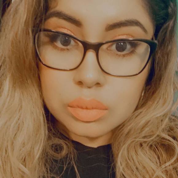 Profile Picture of Iris Quiroz (@kary22) on Poshmark
