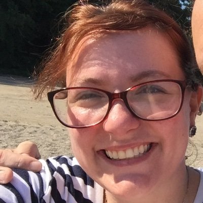 Profile Picture of Jo Schofield [❤️❤️] (@readmorelit) on Twitter