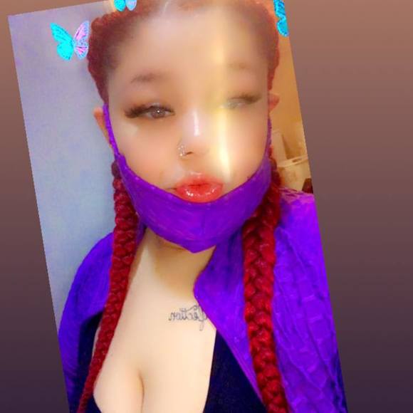 Profile Picture of Olivia Parrish (@boosy1321) on Poshmark