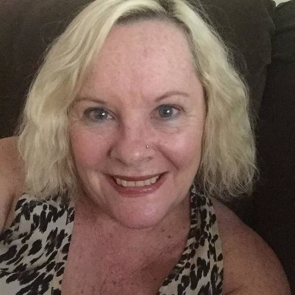 Profile Picture of Valerie Hayes (@vhayes217) on Poshmark