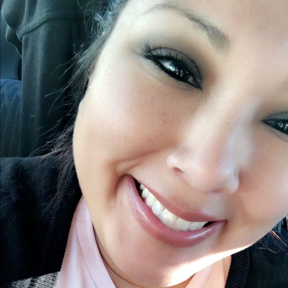 Profile Picture of Arlene Pinon (@mosqueda9441) on Poshmark